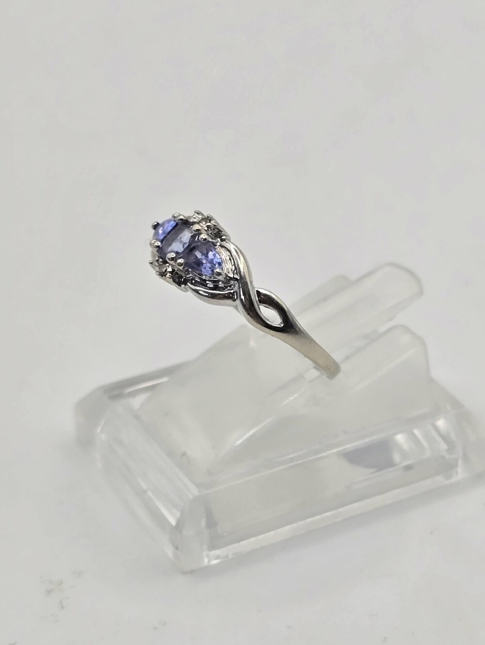 Genuine Tanzanite & Diamond Ring 10k White Gold Size 8! - Picture 3 of 6